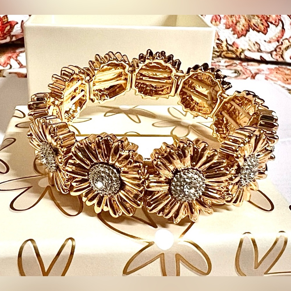House of Harlow Daisy Stretch Bracelet New in Box Glass Stones